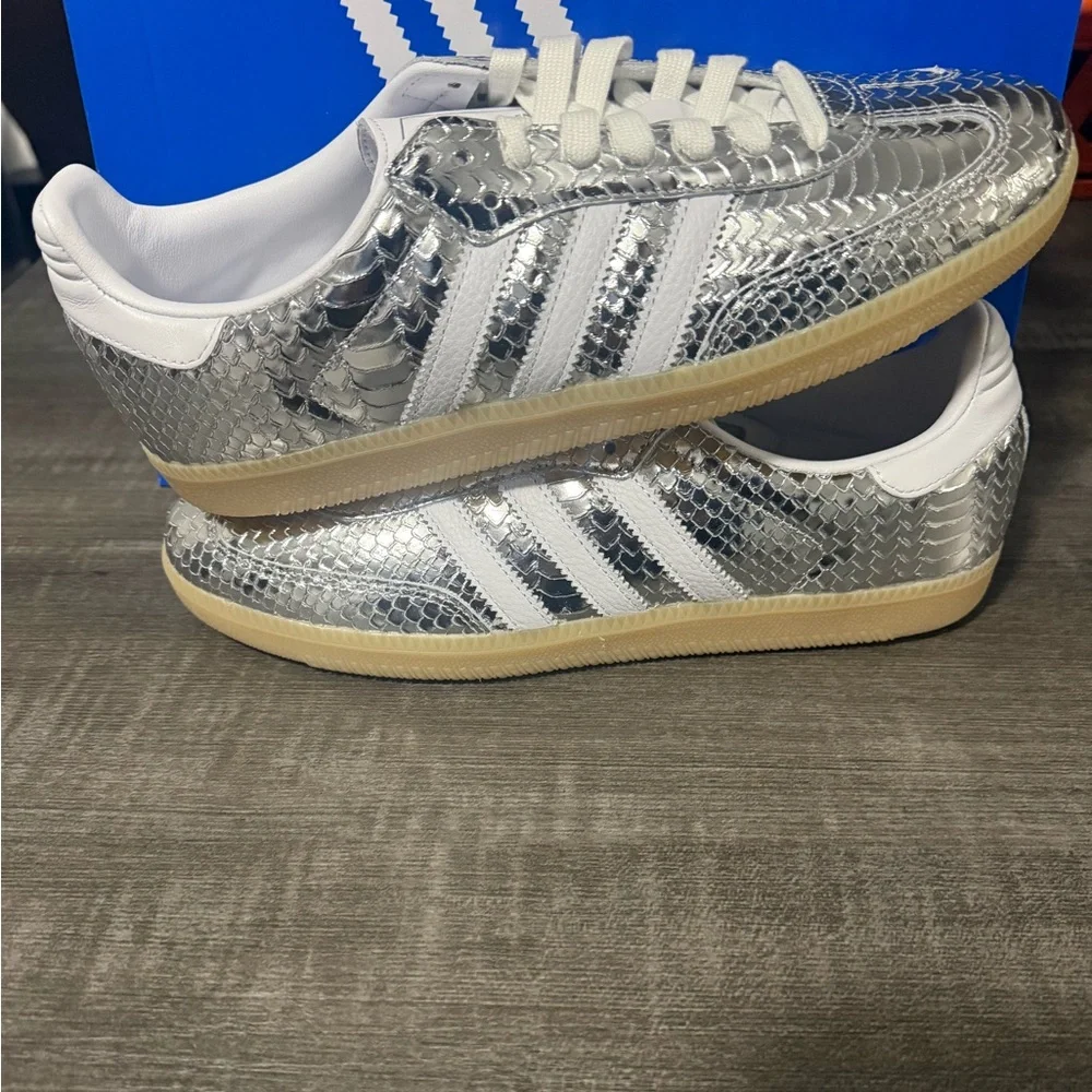 adidas Metallic Silver Snake-Texture Low-Top Sneakers with White Stripes - Picture 3 of 5